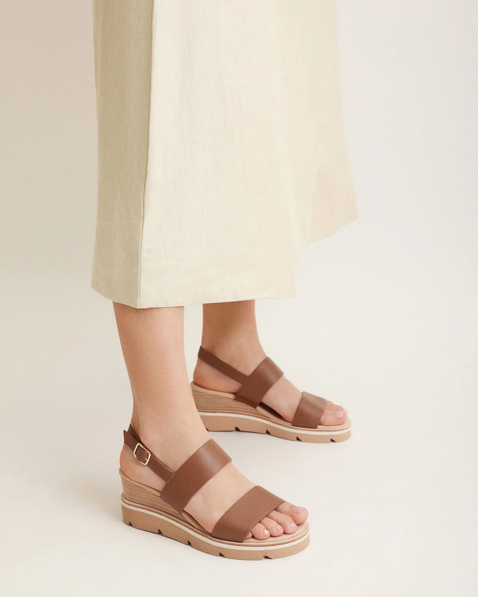 KINNEY WEDGE SANDAL DARK TAN LEATHER